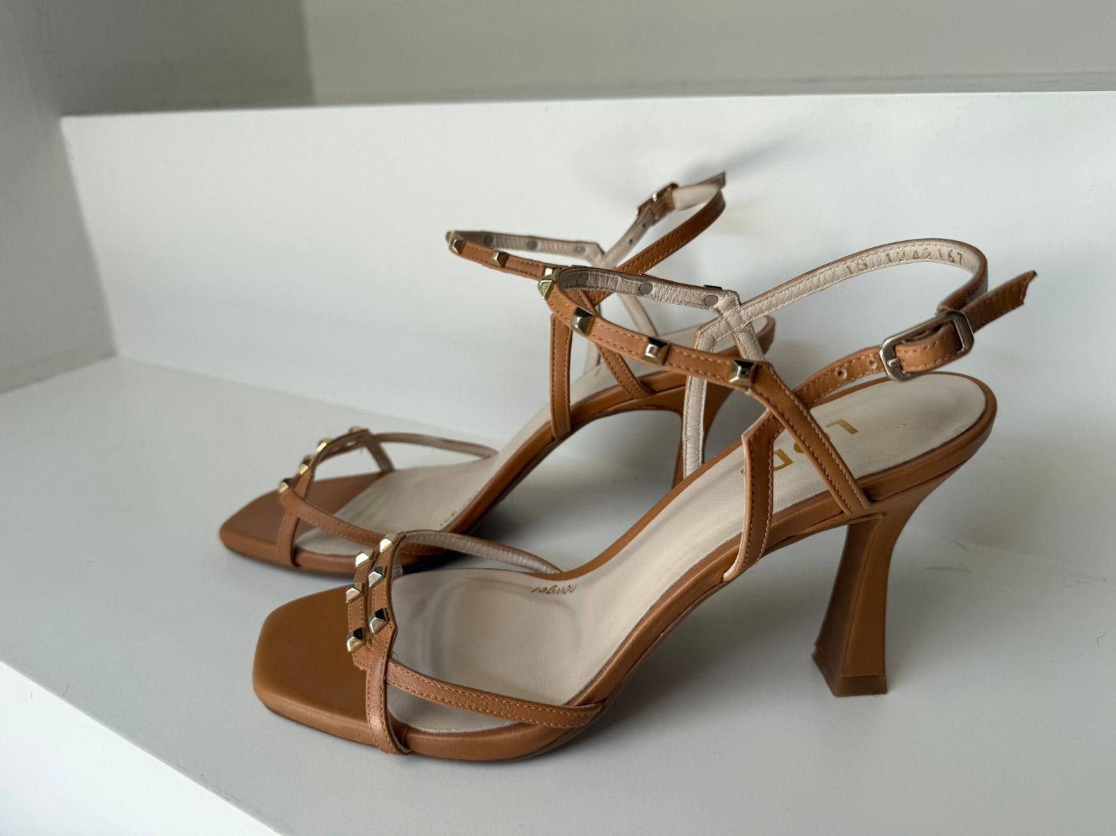 Merk Lodi maat 40 camel kleur, Ophalen, Schoenen met lage hakken, Beige, Zo goed als nieuw