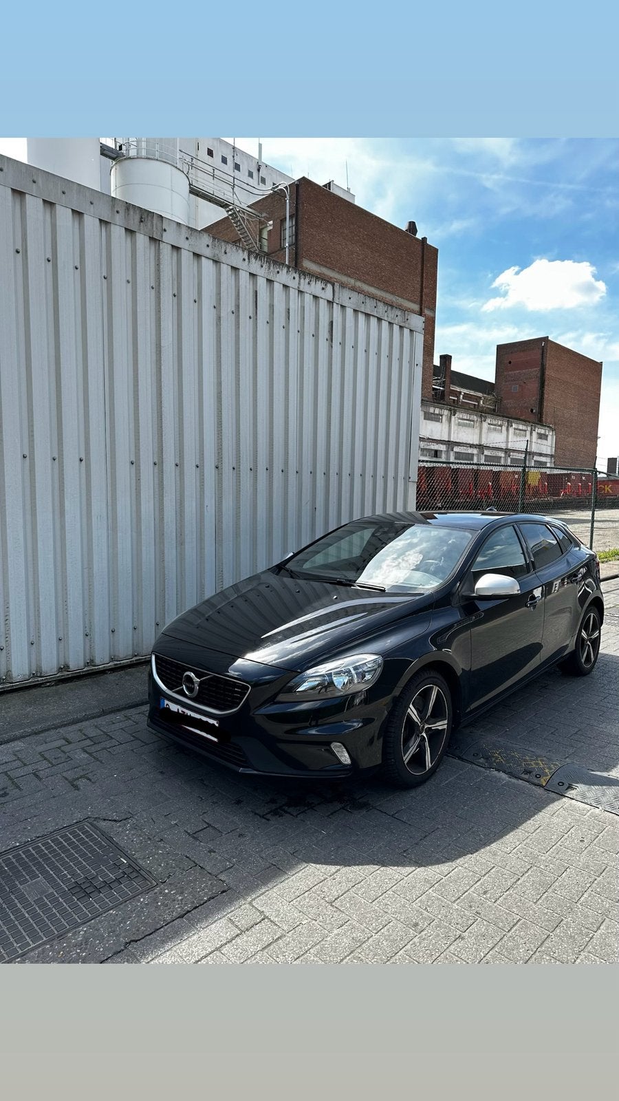Volvo V40 D2 R-Design, Autos, Volvo, Particulier, V40, Diesel, Euro 6, Hatchback, 5 portes, Automatique, Noir, Noir, Cuir et Alcantara