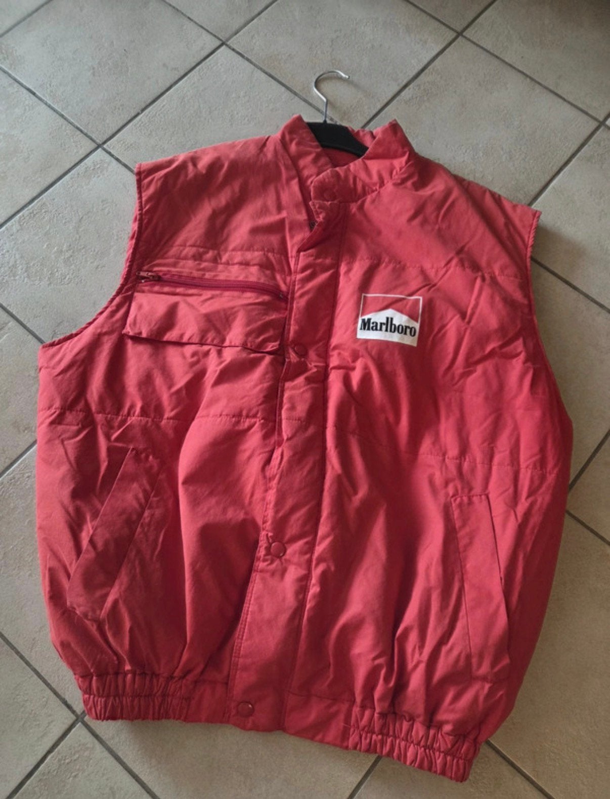 Marlboro vintage bodywarmer, Vêtements | Hommes, Blousons sans Manches, Enlèvement, Comme neuf, Taille 56/58 (XL), Rouge