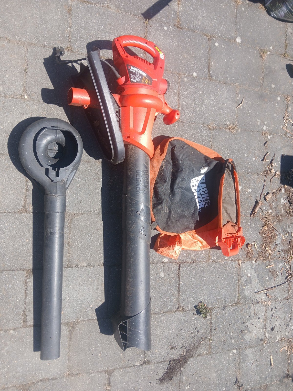 BLACK+DECKER Bladblazer / Bladzuiger 3000W – met opvangbak, Ophalen, Gebruikt, Met opvangzak, Handgedragen