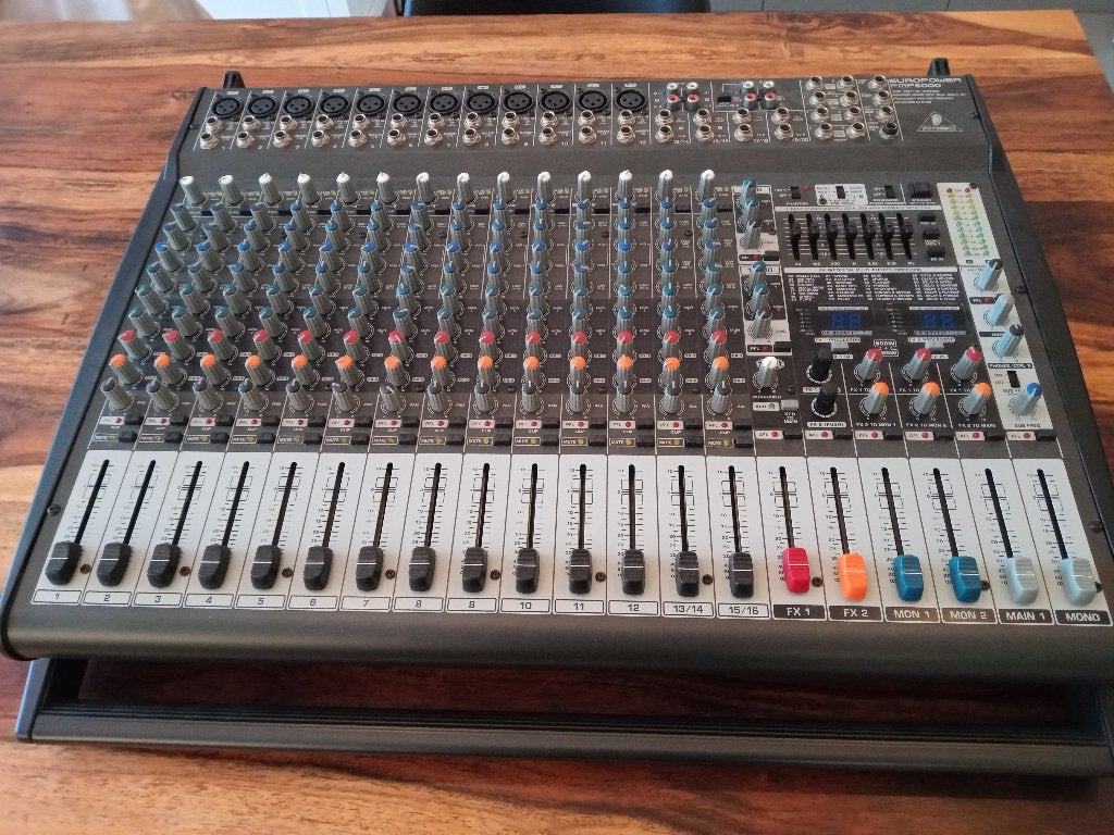 Behringer Europower PMP6000 mengtafel, Enlèvement, Utilisé, 20 canaux ou plus