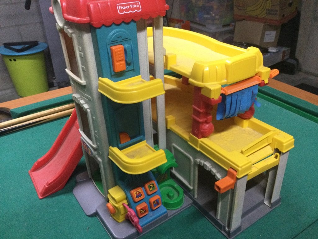 Fisher price garage met voertuigen en mannetjes, Kinderen en Baby's, Ophalen of Verzenden, Gebruikt