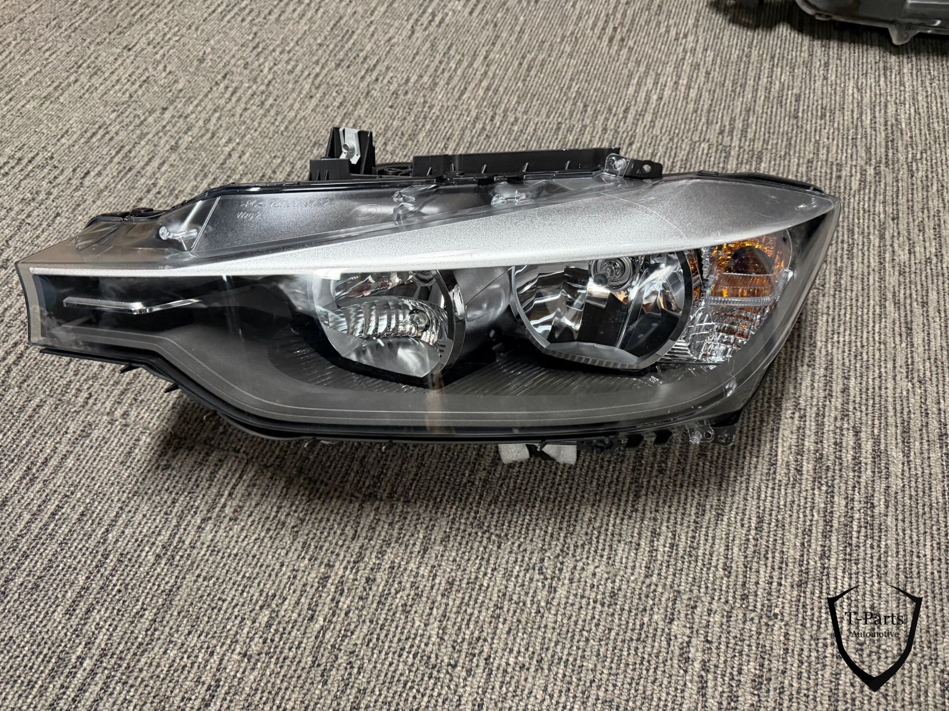 bmw 3 serie f30 links koplamp 63117259523 lamp, Auto-onderdelen, Verlichting, Petuelring 130
80788  Munich, DE, Gebruikt, Info@bmw.de