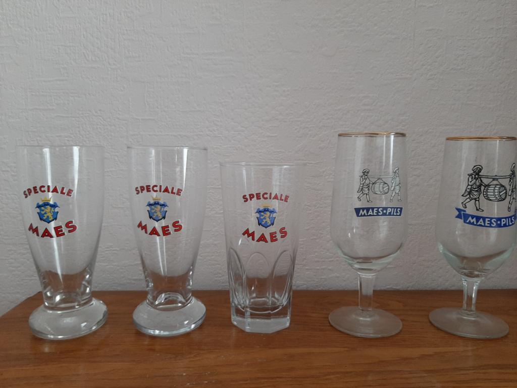 Klein setje Maes pils., Ophalen