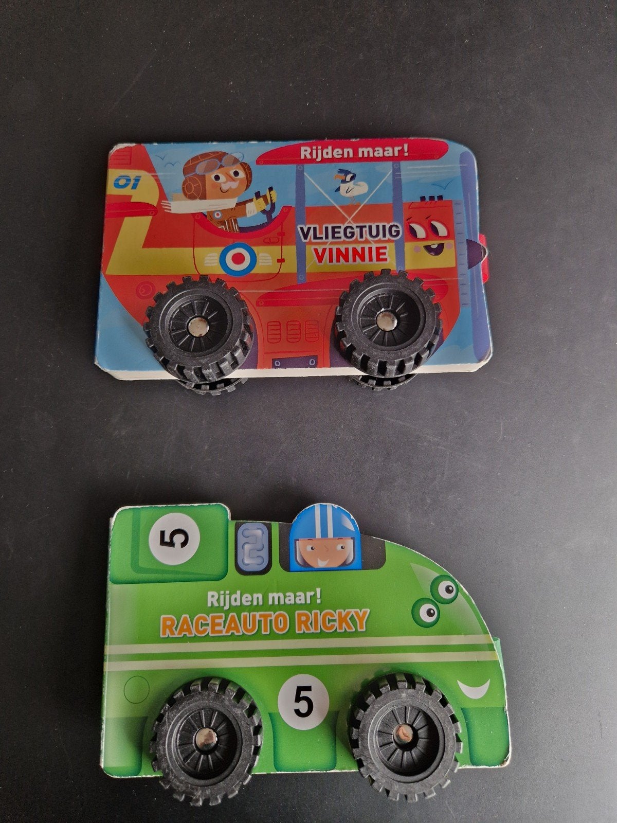 twee boekjes die kunnen rijden met wielen, Ophalen of Verzenden, Gelezen, 2 tot 3 jaar