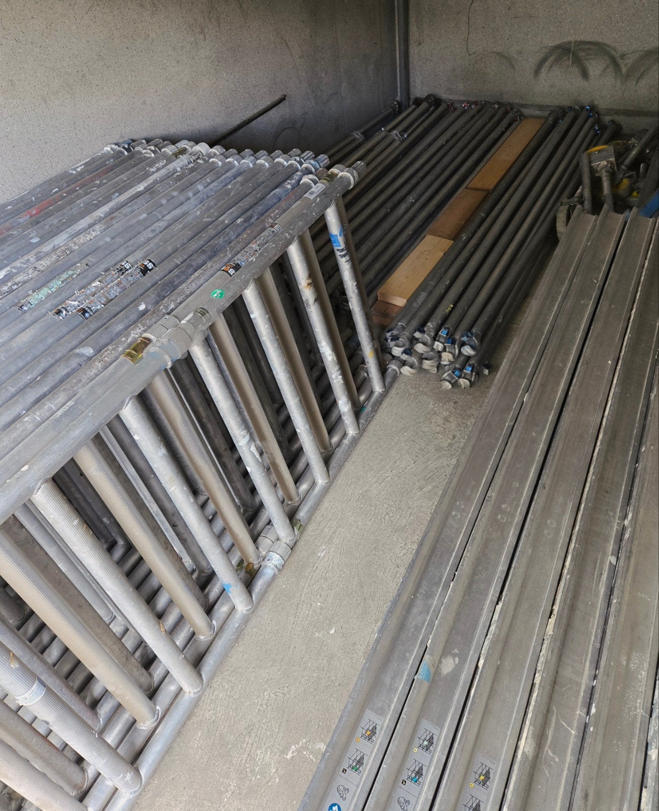 Aluminium rolsteiger BOSS CLIMA, 10.20 m werkhoogte., Doe-het-zelf en Bouw, Ophalen, Gevelsteiger