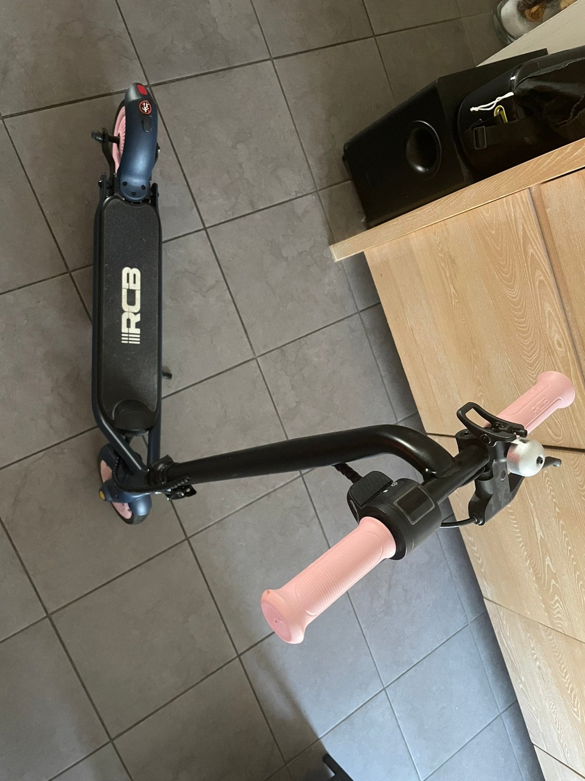 RCB R7X 150W Trottinette électrique pliable Rose 8-12 ans, Enlèvement, Utilisé