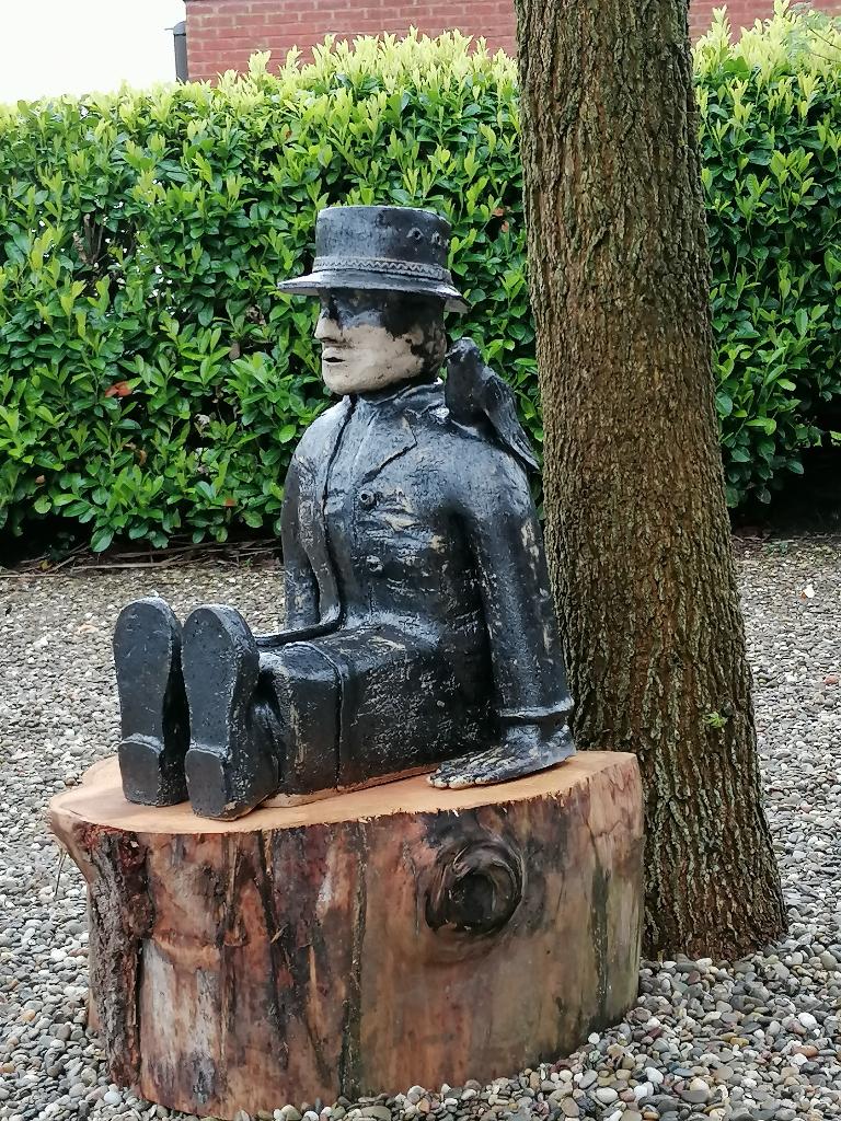 beeld, Ophalen of Verzenden, Gebruikt, Steen, Mensenbeeld