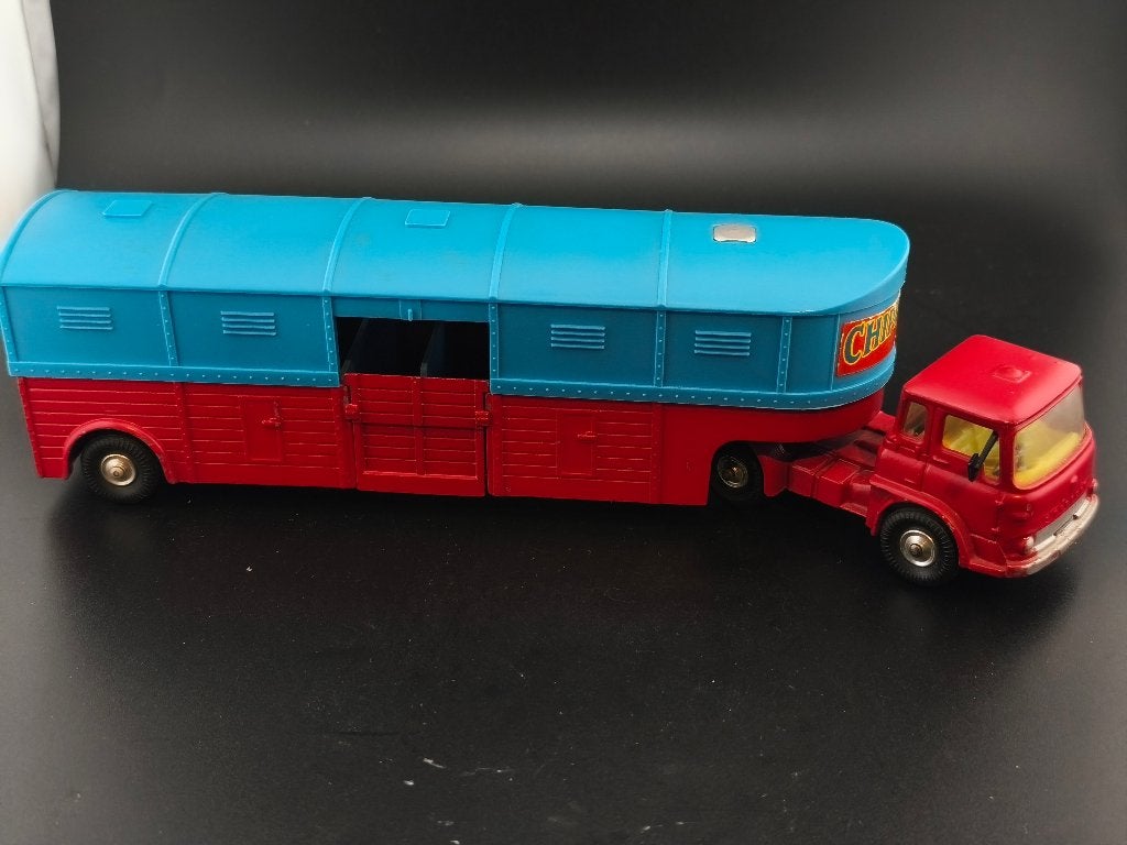 CORGI TOYS BEDFORD TRANSPORT DE CHEVAUX  REF 1130, Enlèvement ou Envoi, Utilisé, Bus ou Camion, Corgi