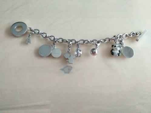 Zilverkleurige armband met bedels van Victoria ongedragen, Handtassen en Accessoires, Ophalen of Verzenden, Nieuw