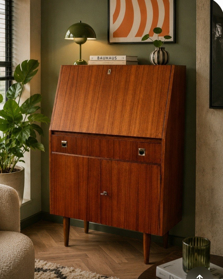 Armoire vintage avec beaucoup d'espace de rangement en teck., Enlèvement