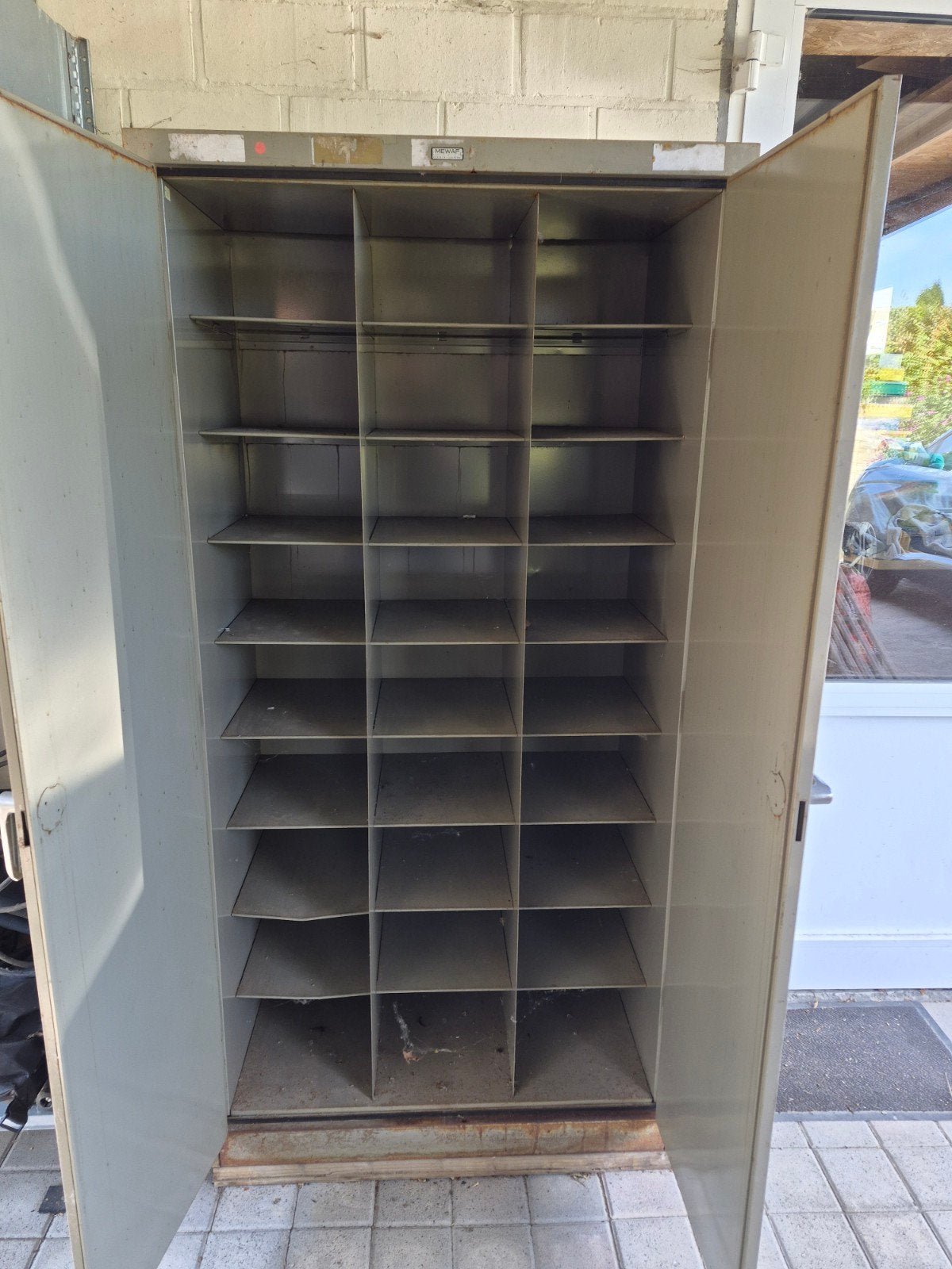 Metalen kast, Ophalen