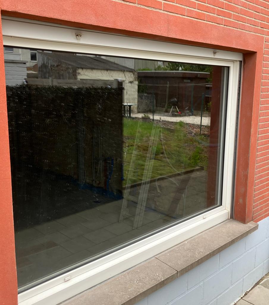 Vaste Raam dubbelglas + rolluik 1.34m H / 2m B, Ophalen, Zo goed als nieuw
