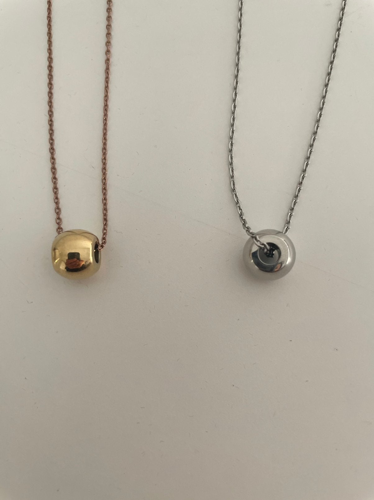 Deux collier victoria, Handtassen en Accessoires, Ophalen, Zo goed als nieuw, Grijs