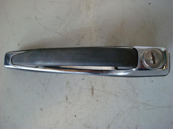 Poignée portière 2portes gauche d'un Mercedes 200 - 500, -, Utilisé, -, -
