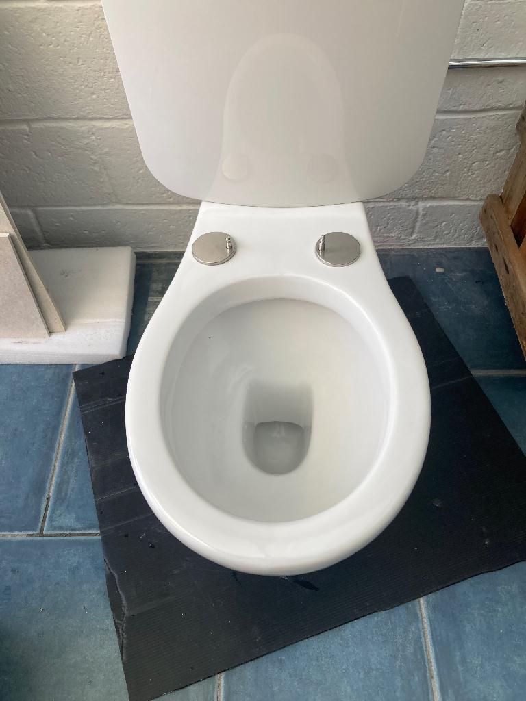 WC blanc avec chasse Geberit, Bricolage & Construction, Enlèvement, Comme neuf, Toilettes