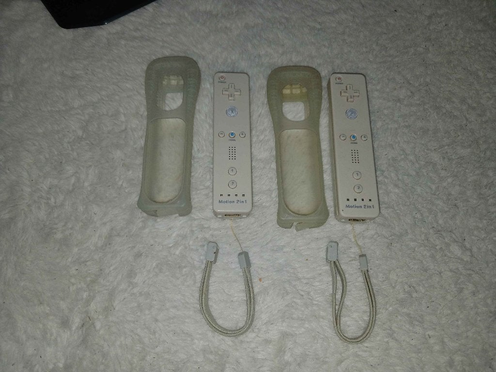 Nintendo Wii/Wii U controllers + Pikachu controller, Games en Spelcomputers, Ophalen, Zo goed als nieuw, Draadloos, Wii-mote of Nunchuck