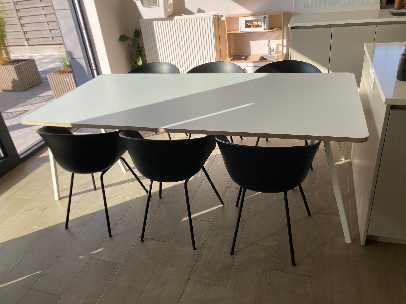 Hay tafelpoten en 6 hay aac 26 stoelen, Ophalen, Gebruikt