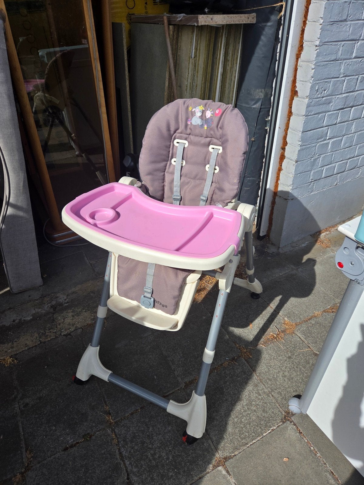 chaise bébé avec table amovible, Enfants & Bébés, Enlèvement