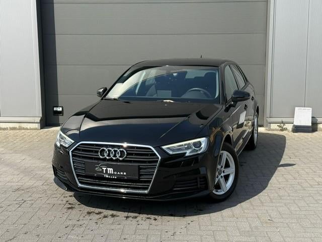 Audi A3 benzine LED 44.000km, Auto's, Audi, Stof, https://public.car-pass.be/vhr/df9b2021-b533-4293-b0bb-3b0b266120fe, Zwart, Bedrijf