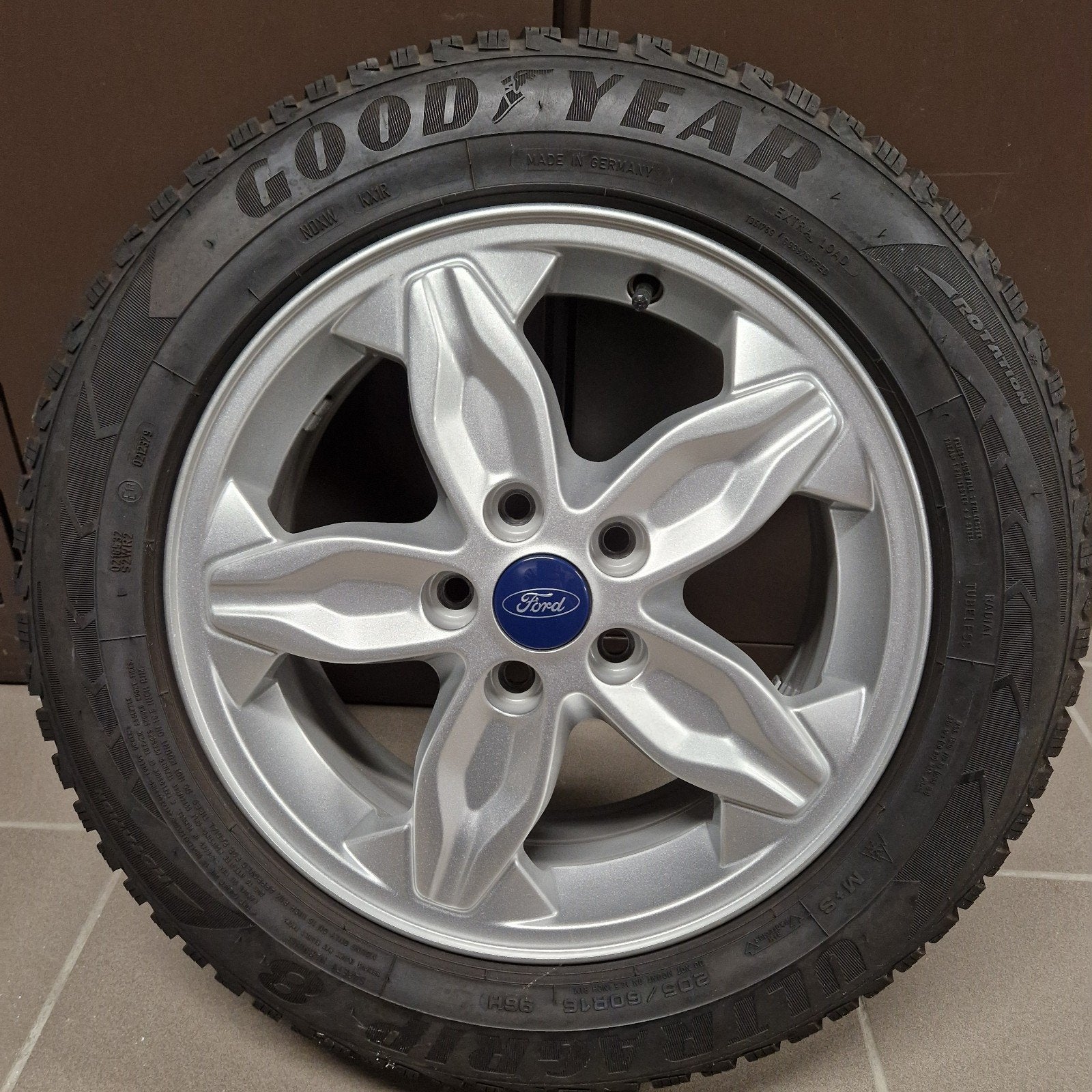 Velgen Ford met band, Auto-onderdelen, Ophalen, 16 inch, 205 mm, Band(en)
