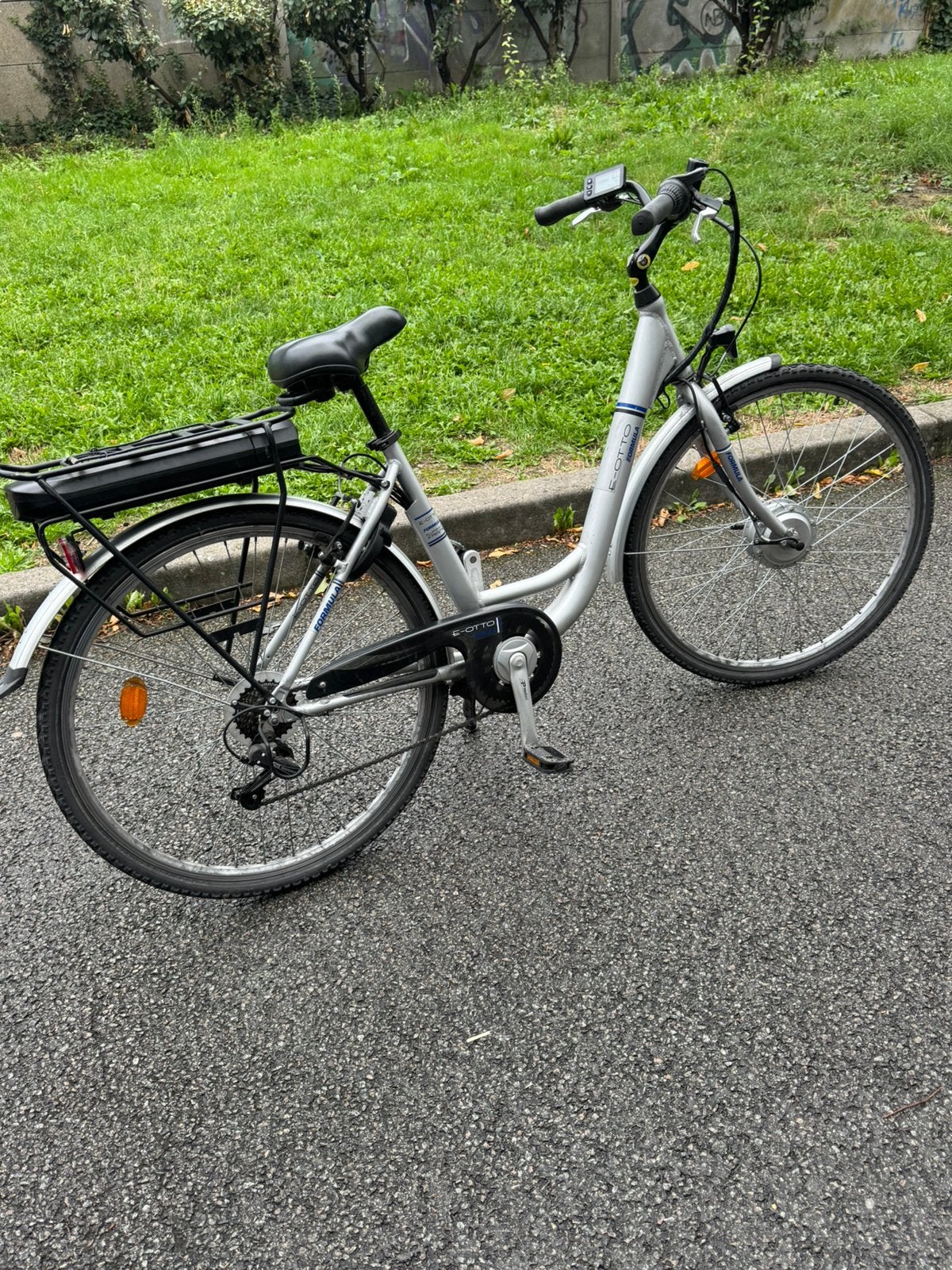 Vélo électrique E-OTTO FORMULA 28 pouces 8 V, Autres marques, 47 à 51 cm, 50 km par batterie ou plus, Comme neuf