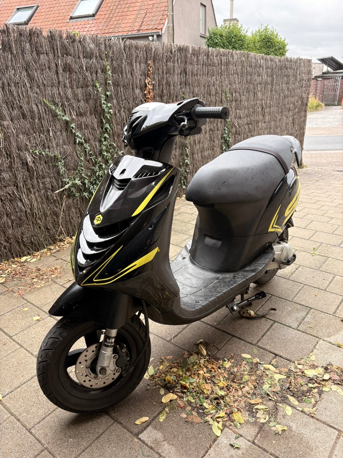 Zip 2000 70cc zonder papieren, Fietsen en Brommers, Ophalen, Zo goed als nieuw, Zip
