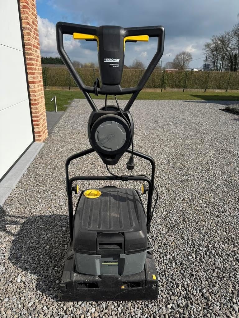 Kärcher vloerreiniger, Doe-het-zelf en Bouw, Ophalen, Zo goed als nieuw, Schrobmachine