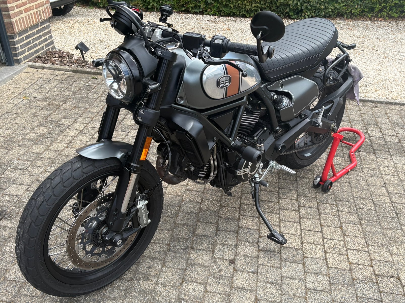 Ducati Scrambler 800 “Nightshift”, Motos, Occasion, Plus de 35 kW, 2 cylindres, Particulier