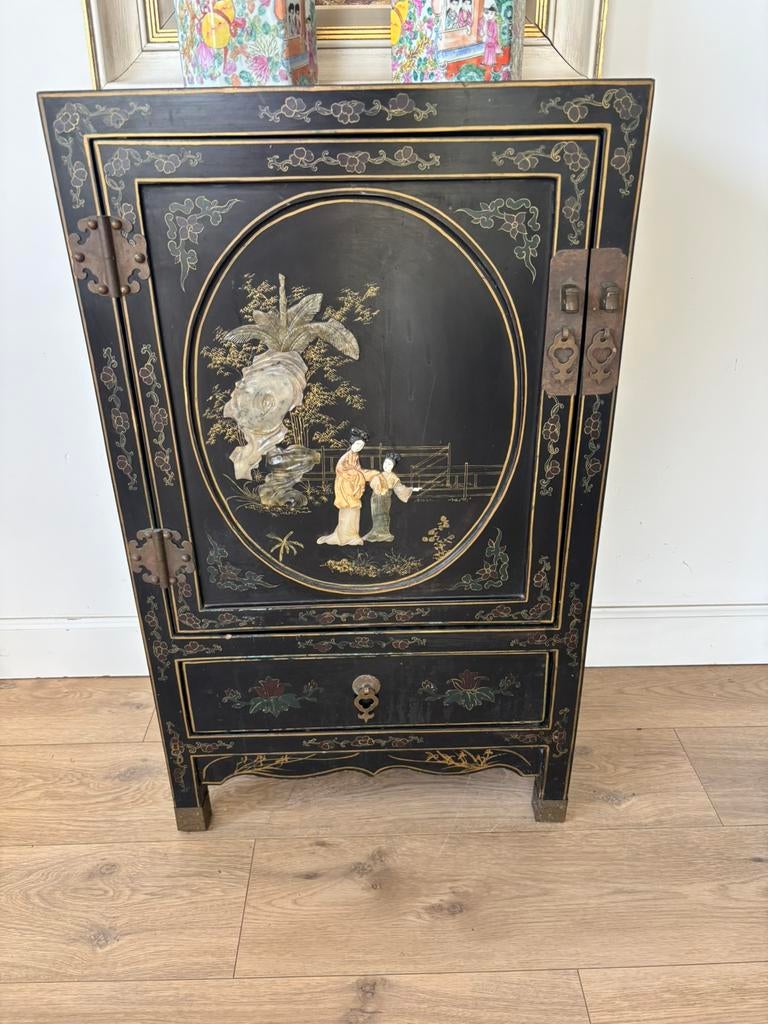 Armoire noire chinoise, Enlèvement