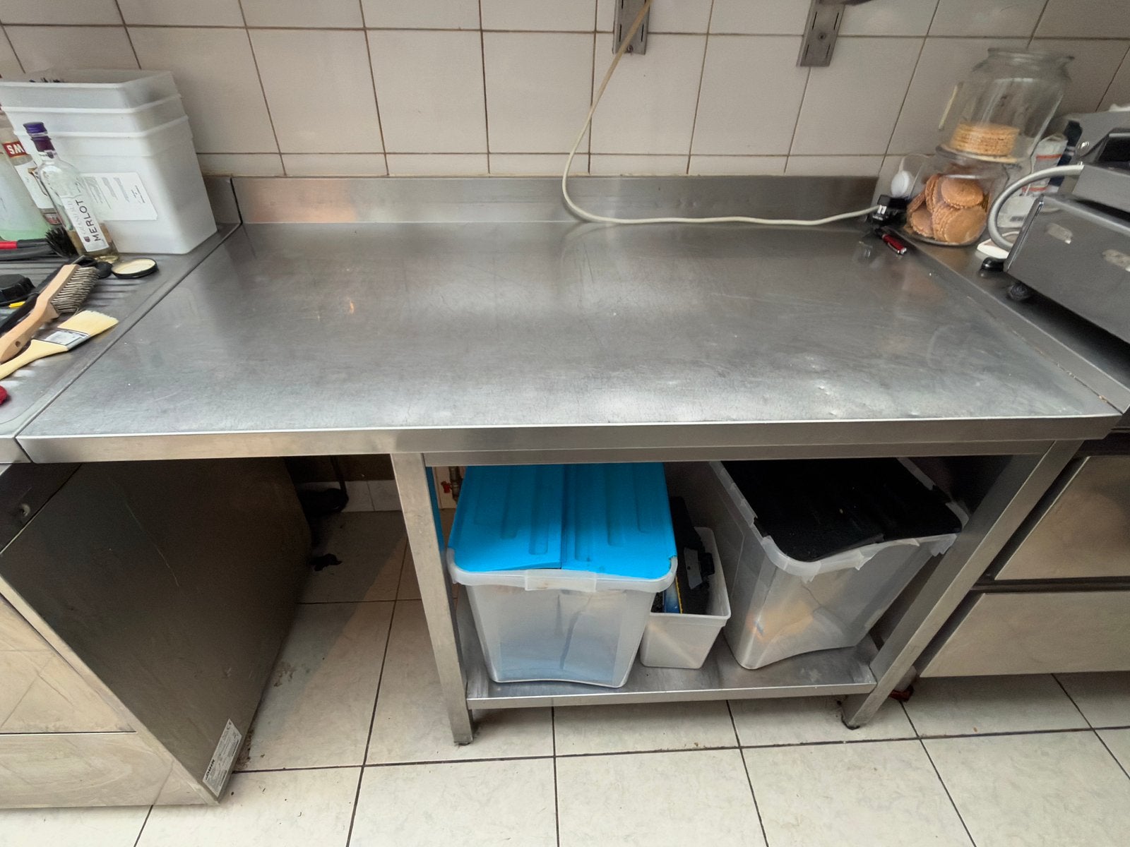 3 pro roestvrijstalen werktafels met achterwand — Horeca, Zakelijke goederen, Ophalen