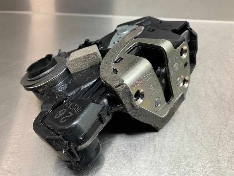 BARRE DE SERRURE DE PORTE AVANT GAUCHE Grand Vitara II (JT), Autos : Pièces & Accessoires, Autres pièces automobiles, Utilisé