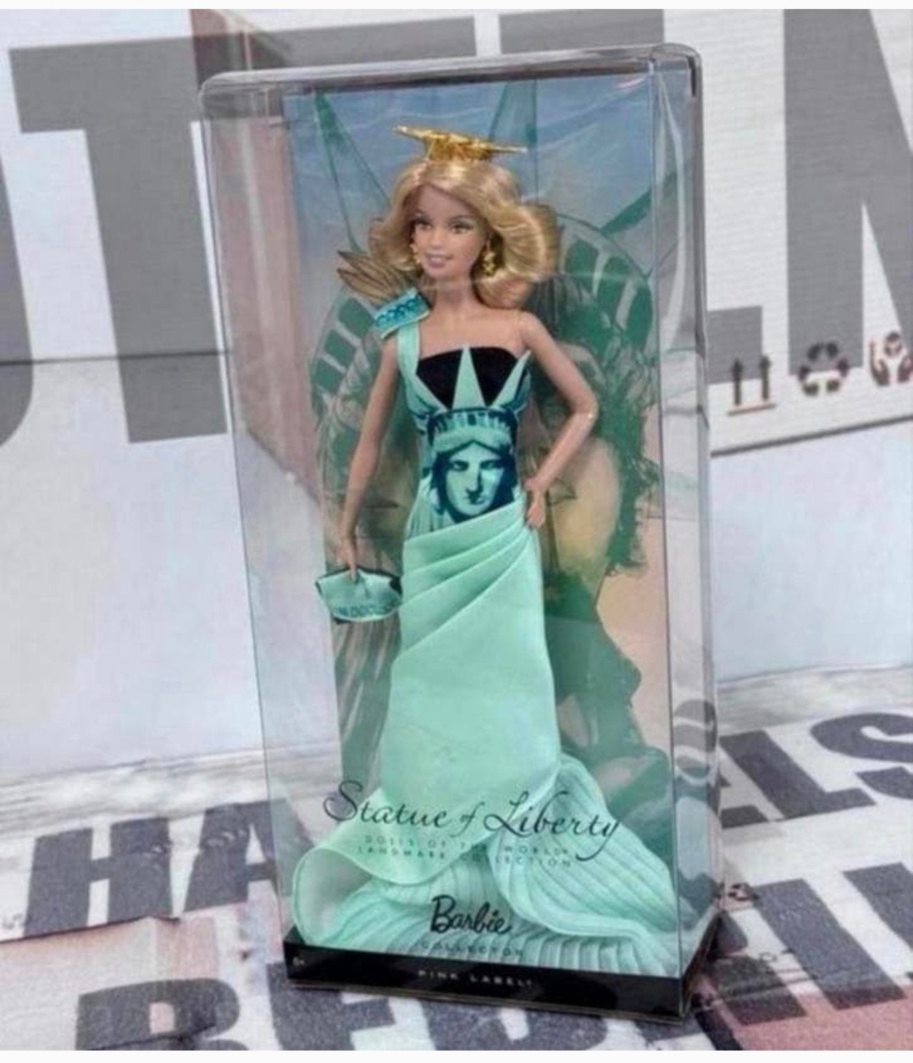 Statue of Liberty BARBIE Landmark Dolls Lady Collector NIEUW, Ophalen of Verzenden, Nieuw, Fashion Doll