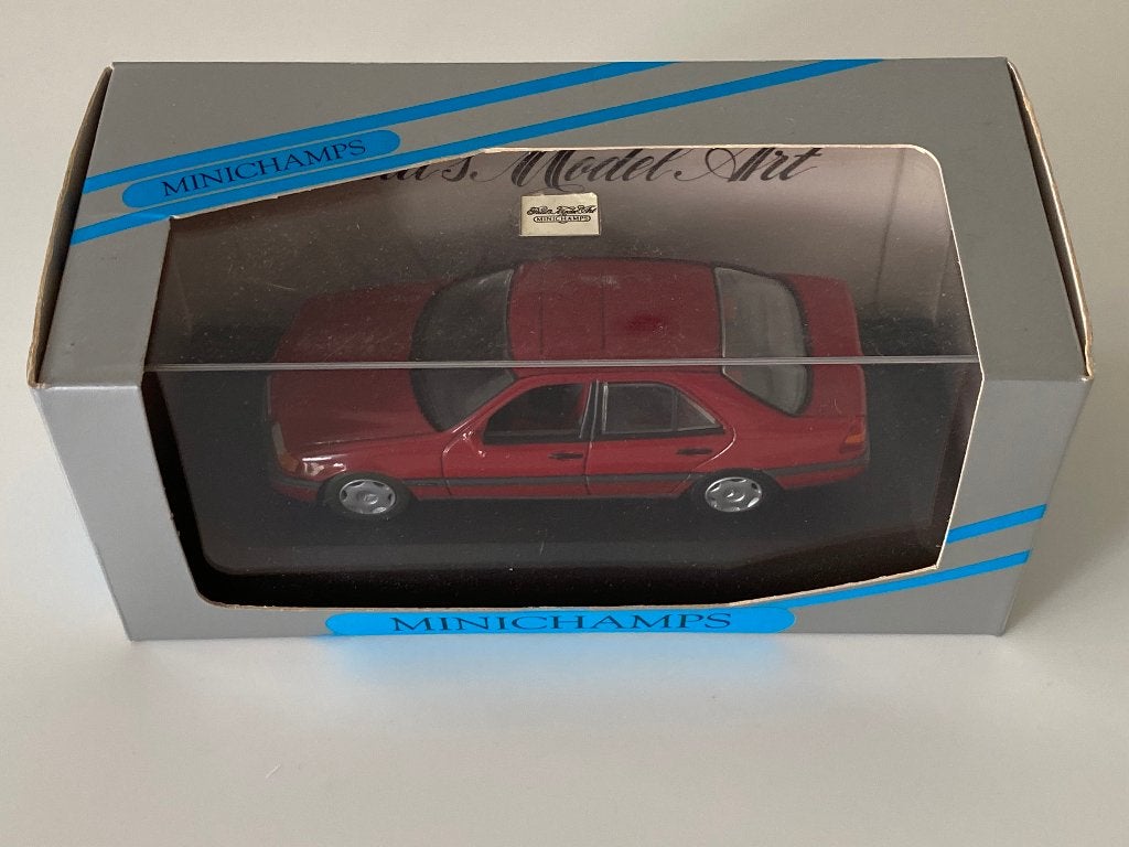 Minichamps rouges impériaux MB C180 "Esprit" 1:43 Art. 32101, Enlèvement ou Envoi, Comme neuf, Voiture, MiniChamps
