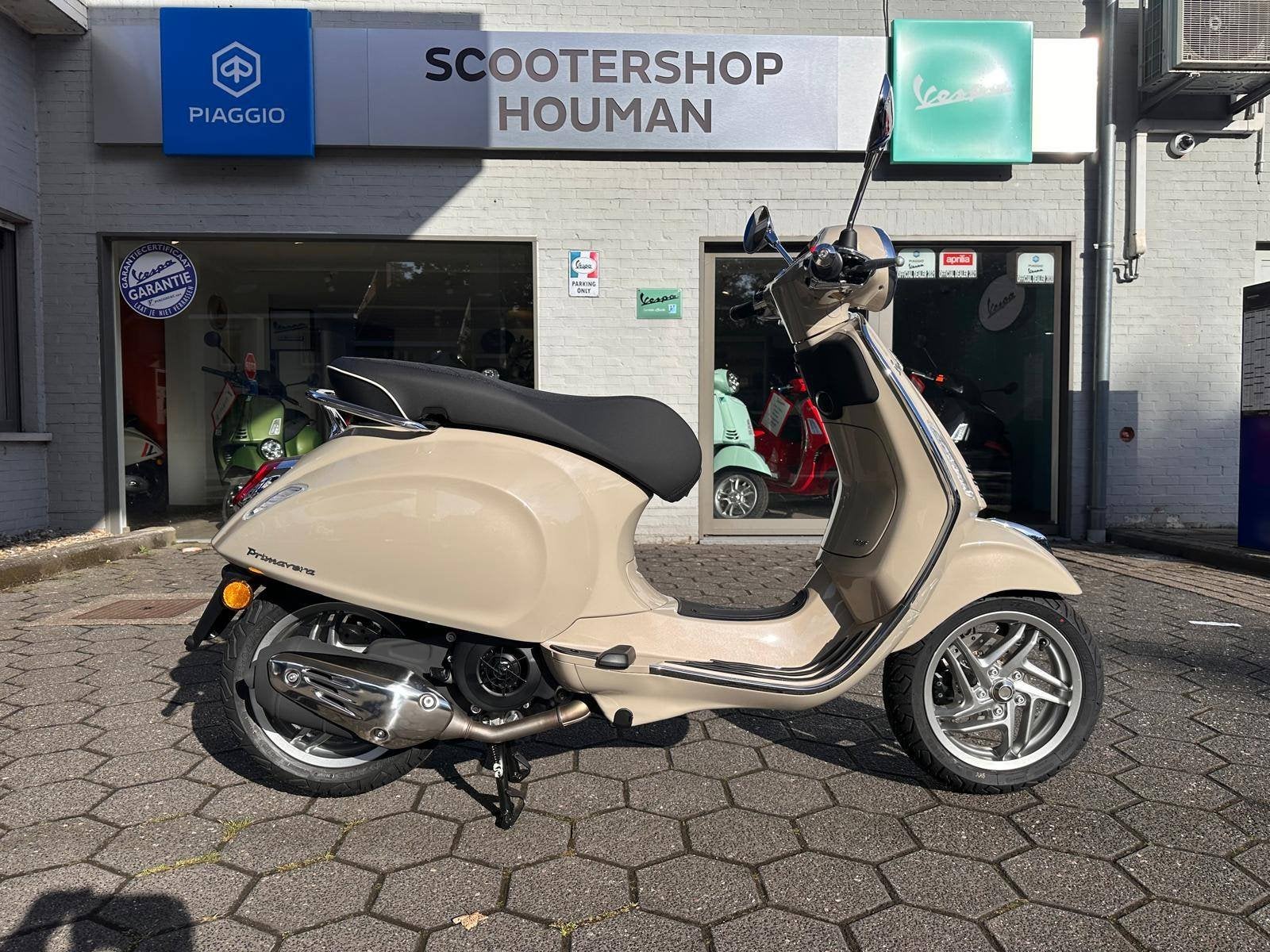 Vespa Primavera 125cc 80th Beige Avvolgente (nr.48), Vélos & Vélomoteurs, Neuf, Essence, 125 cm³, Autres modèles