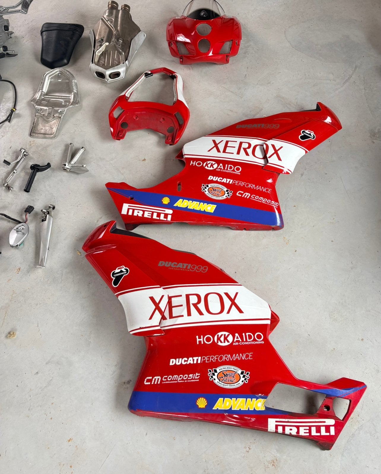 Carenage et pieces Ducati 999, Motos, Entreprise