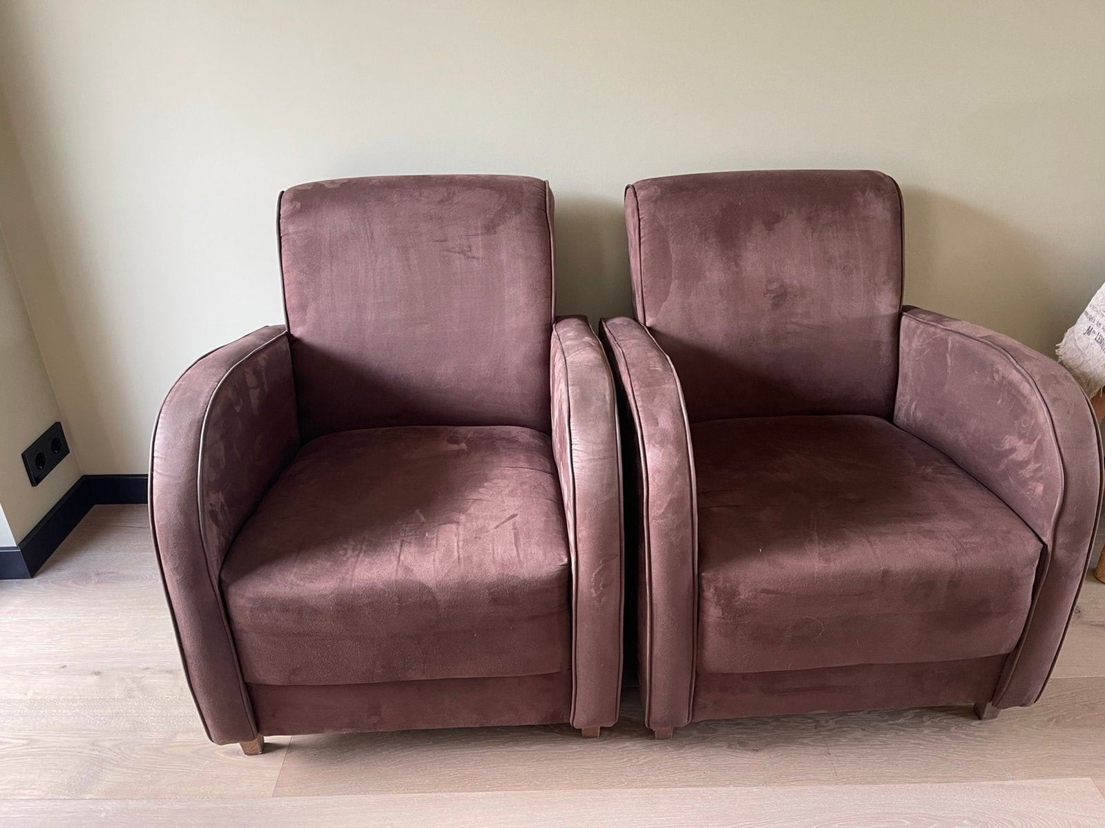 Deux fauteuils confortables en velours marron, Maison & Meubles, Enlèvement, Comme neuf