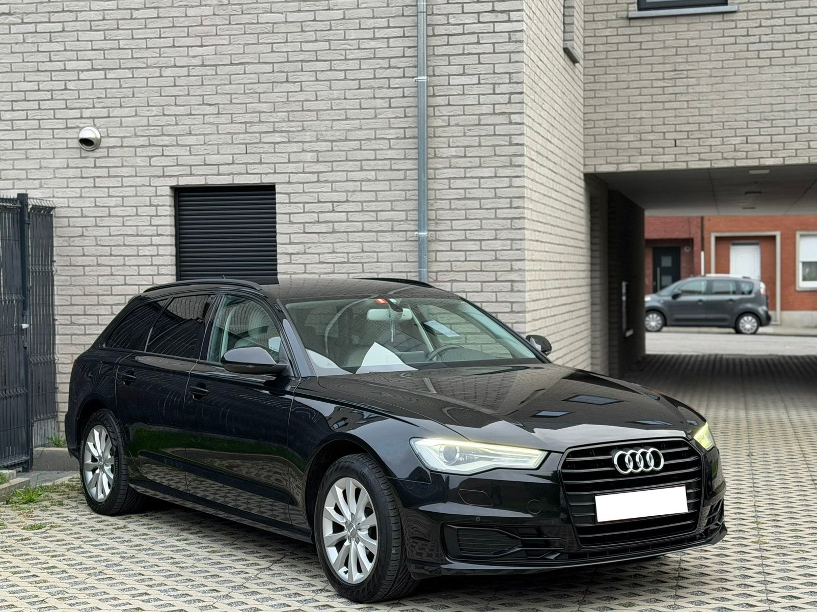 Audi A6 2.0 TDI Ultra, Auto's, Dealer onderhouden, 4 cilinders, Zwart, Leder