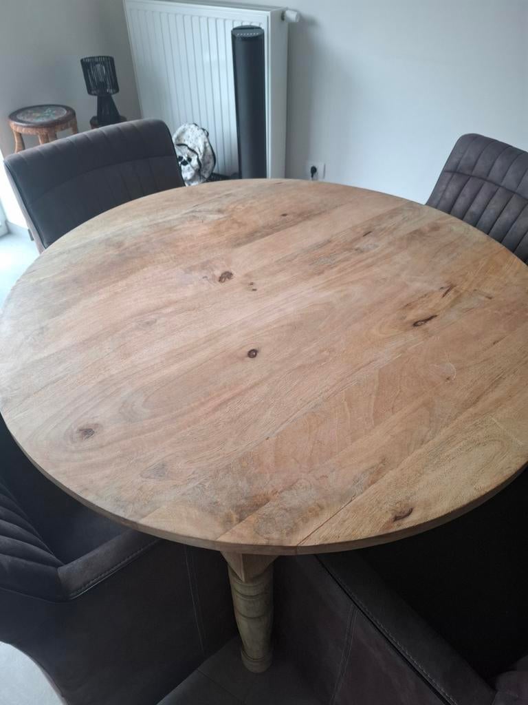 Tafel en stoelen, Ophalen