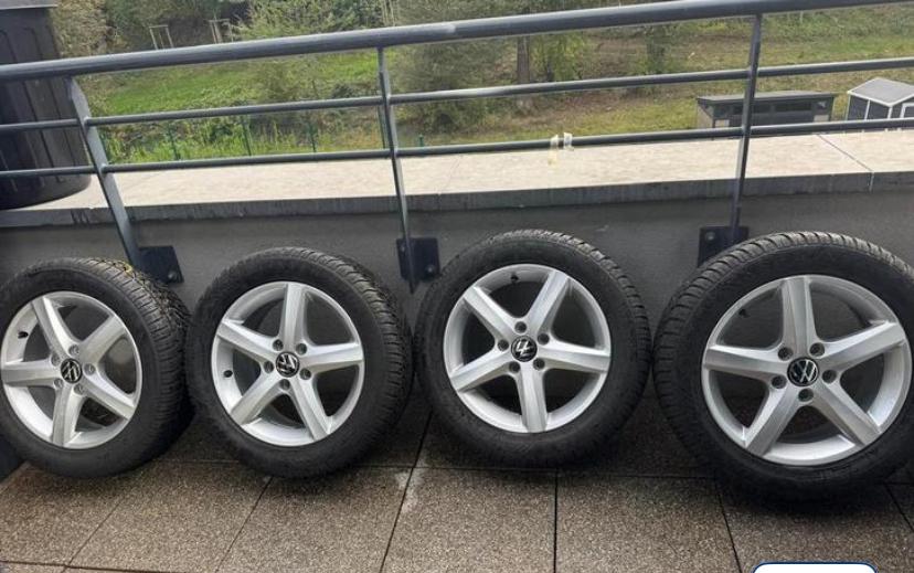 Jantes Volkswagen et pneus 205/55/R16, Auto-onderdelen, Banden en Velgen, Banden en Velgen, Winterbanden, 16 inch, 205 mm, Ophalen
