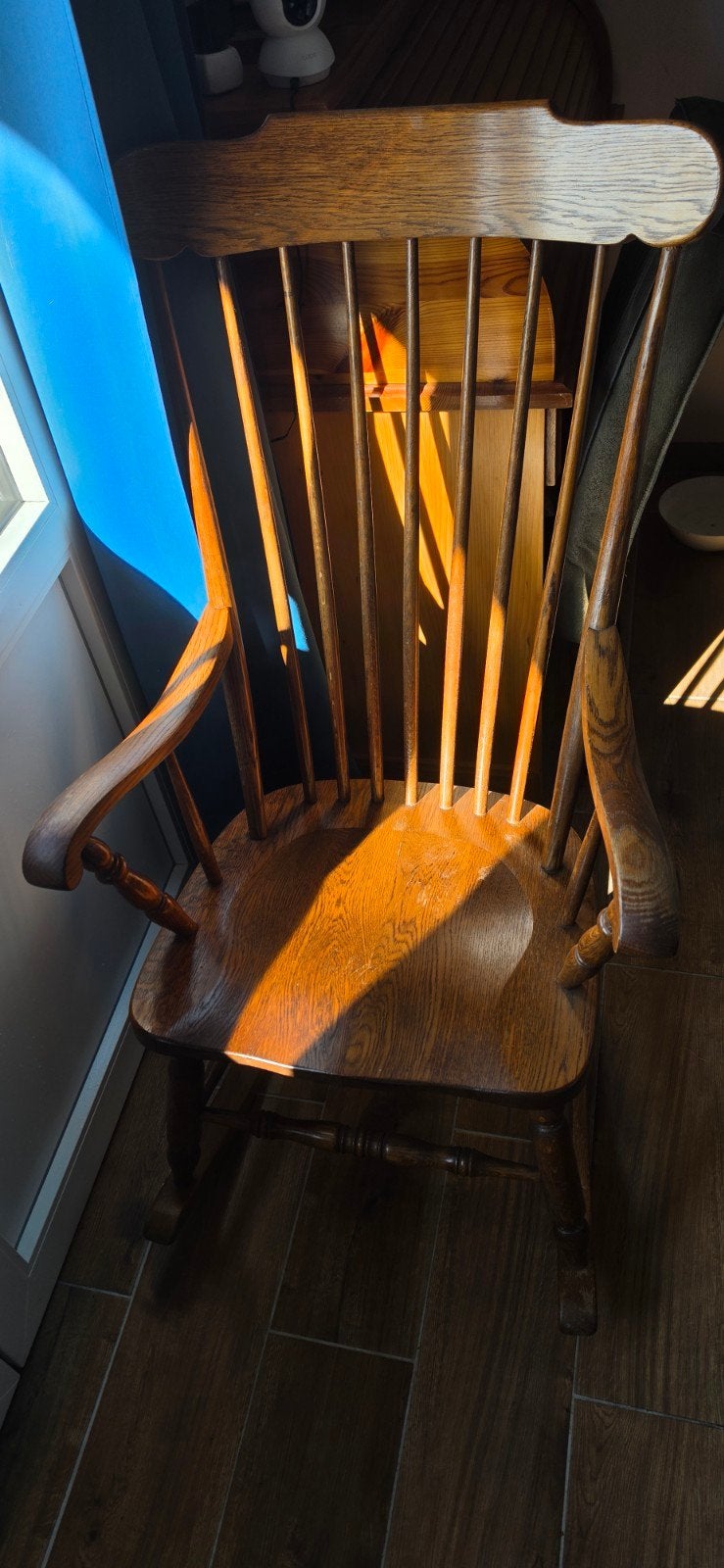 a vendre chaise a bascule, Une