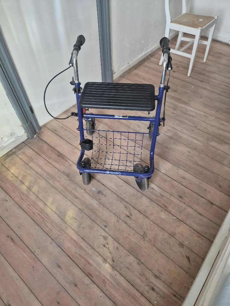 déambulateur à quatre roues, Enlèvement, Comme neuf
