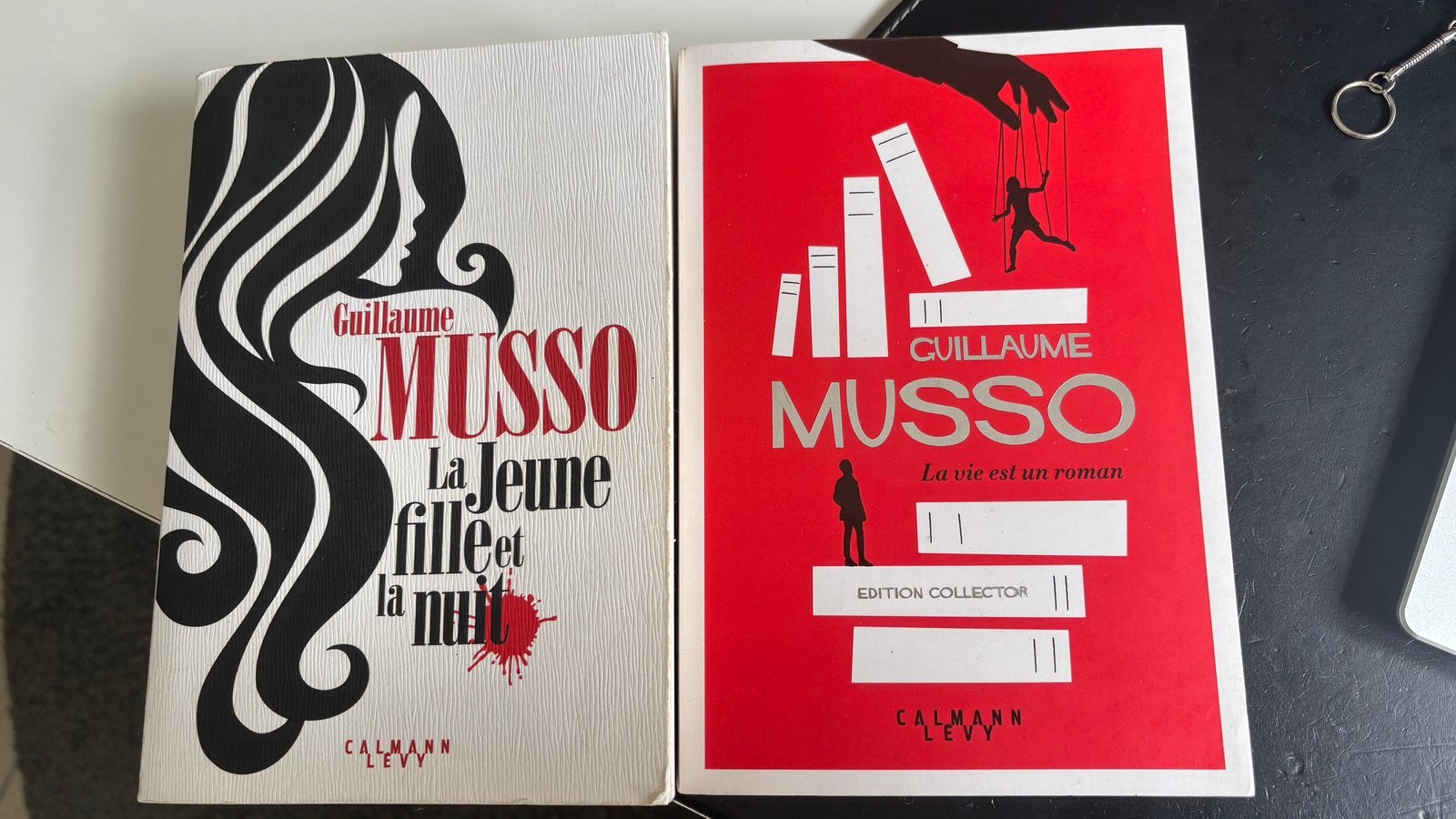 2 grands livres G. Musso, Verzamelen, Speldjes, Pins en Buttons, Ophalen, Gebruikt