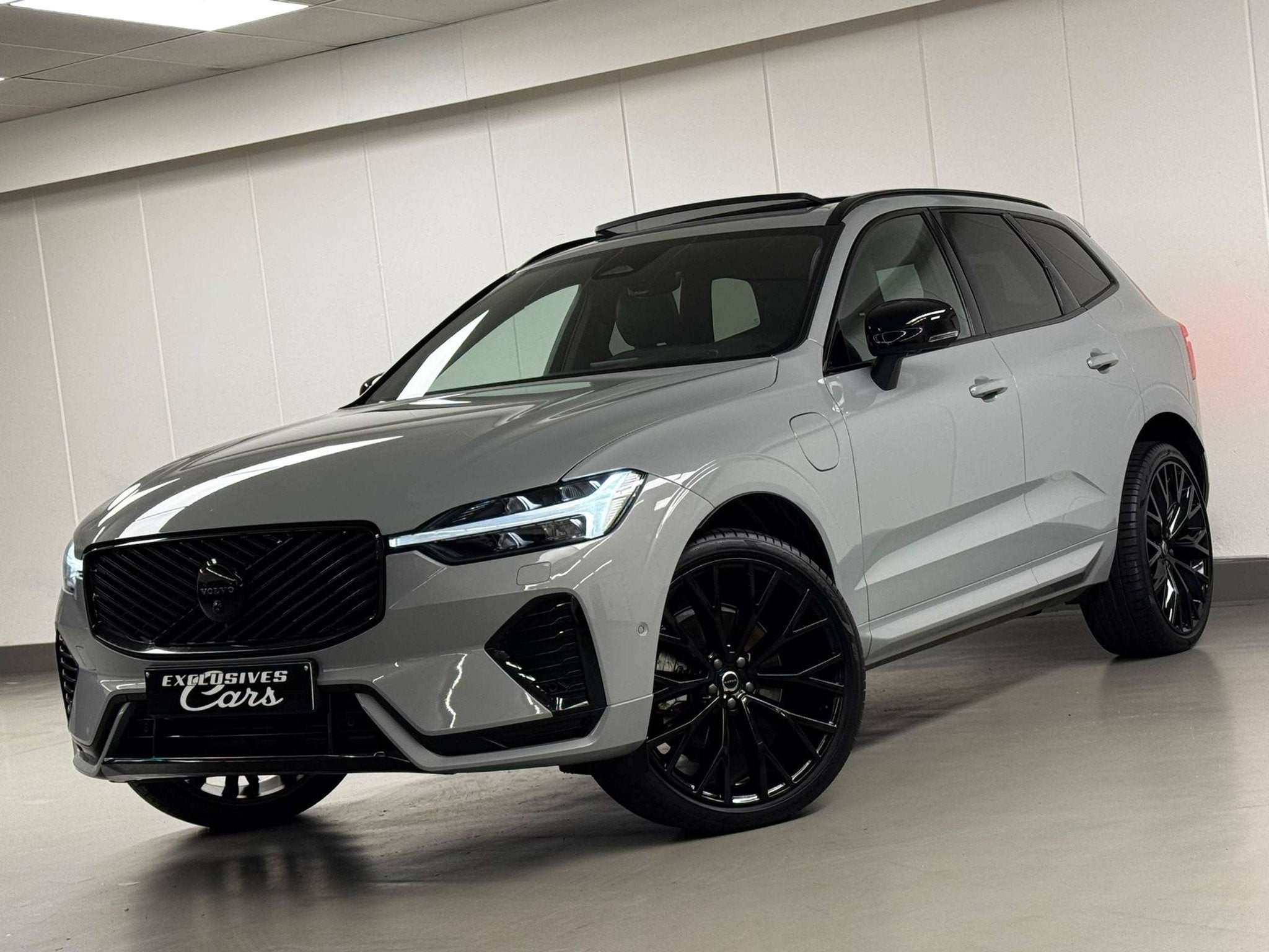Volvo XC60 T6 PHEV AWD ULTRA BLACK EDITION PANO HEAD UP HARM, Automaat, Gebruikt, Zwart, 4 cilinders