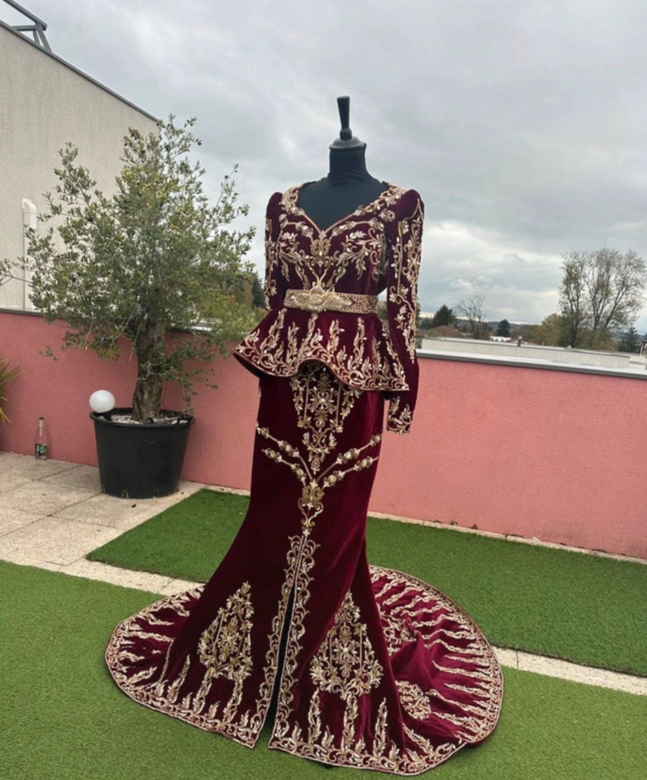 Karakou algerien avec traine, Kleding | Dames, Gelegenheidskleding, Ophalen of Verzenden, Zo goed als nieuw
