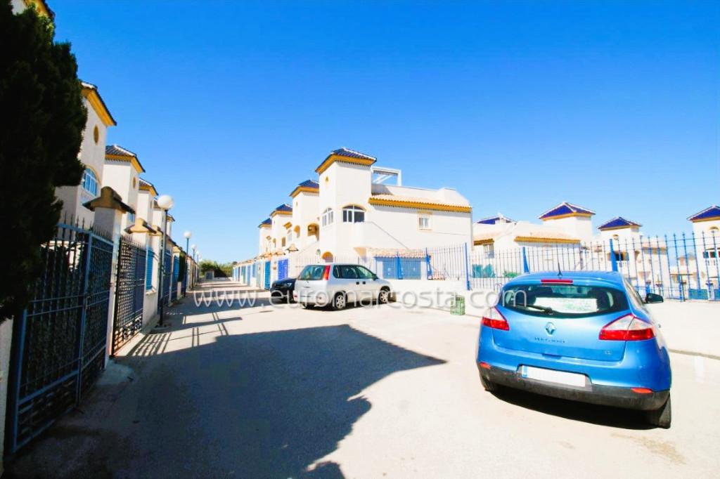 REF.4627 Bungalow de plain-pied avec terrasse et parking, Ville, Maison d'habitation, 60 m², 2 pièces