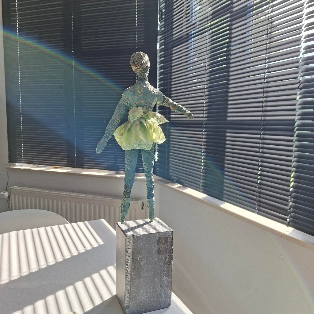 Ballerine sur piédestal - Très belle statue en papier mâché., 50 - 100 cm, Enlèvement, Femme, Fait main