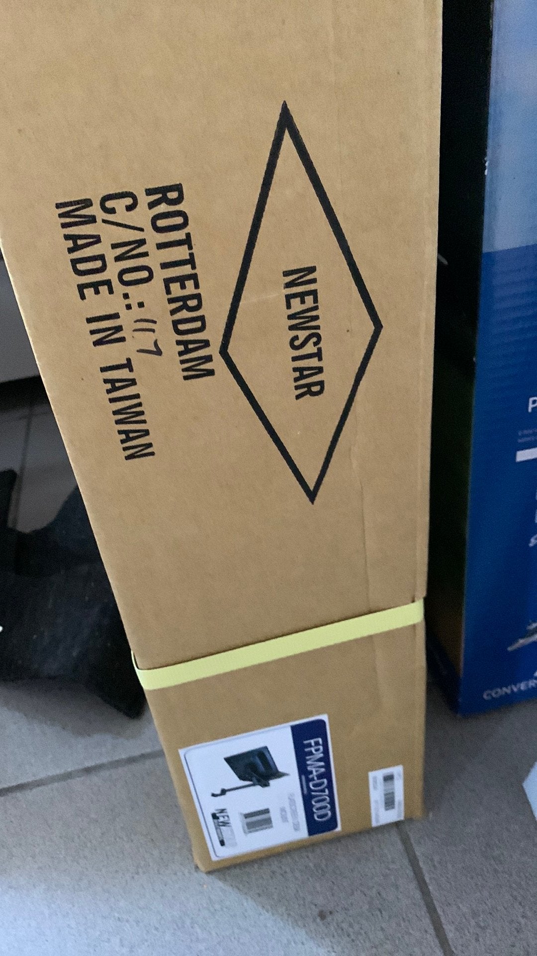 2 stuks Stevige arm voor monteren monitoren tot 30 inch, Computers en Software, Ophalen, Zo goed als nieuw