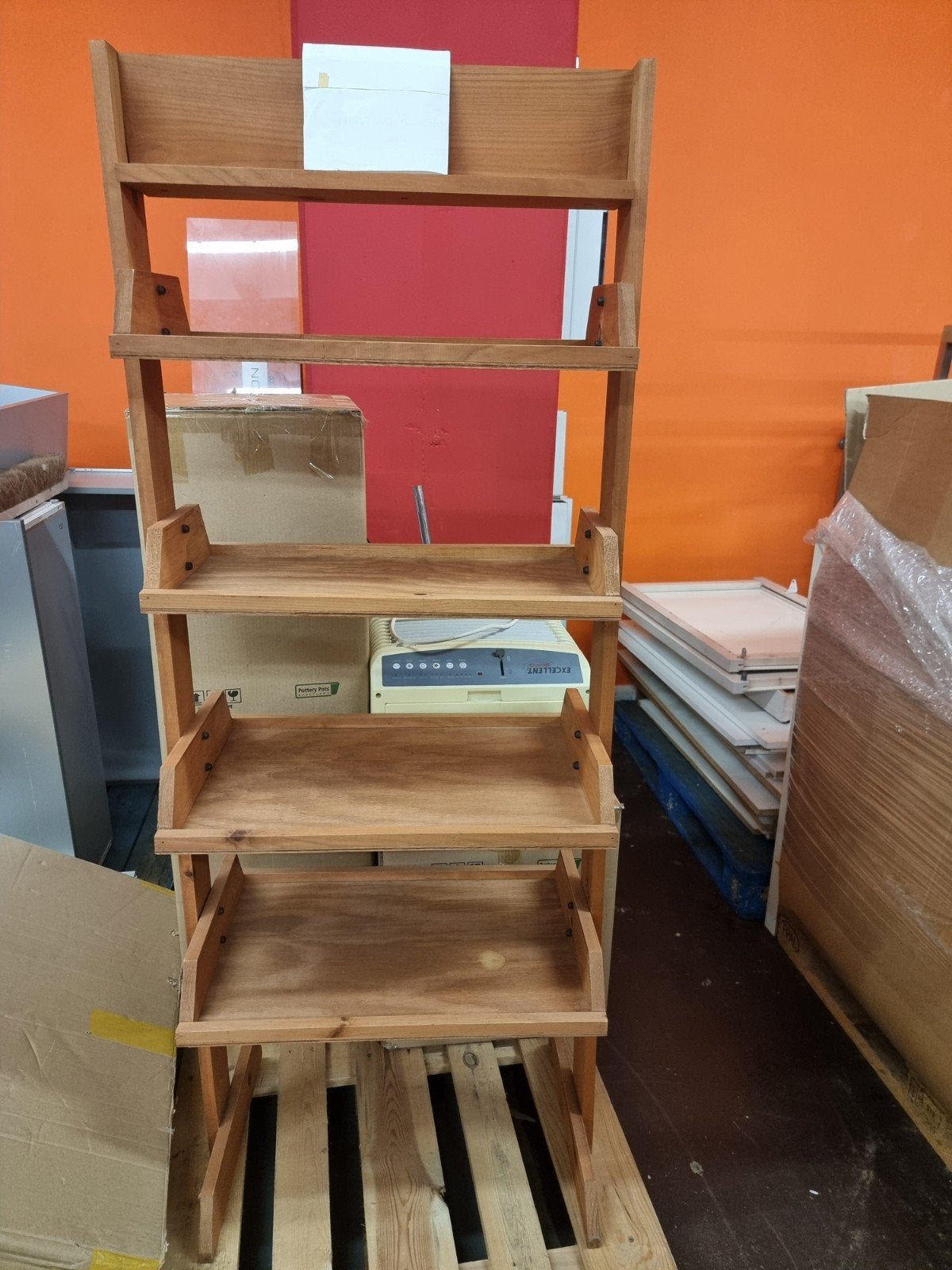 Houten rek presentatierek display hout vintage, Huis en Inrichting, Ophalen