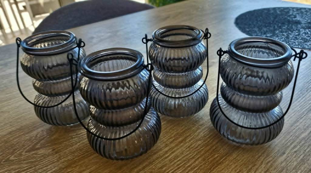 Prachtige vaasjes 4 stuks, Huis en Inrichting, Woonaccessoires | Vazen, 12 cm, Zwart, Ophalen of Verzenden, Glas